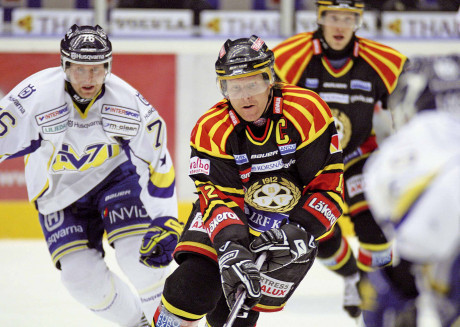 Andreas dackell och bryn&auml;s laddar f&ouml;r ny sp&auml;nnande hockeys&auml;song.